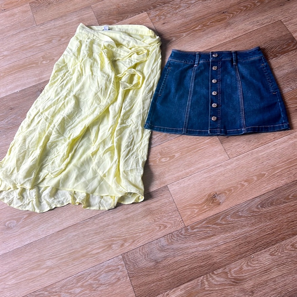 American eagle 2 pieces wrap around (medium) and denim mini skirt sz EUC